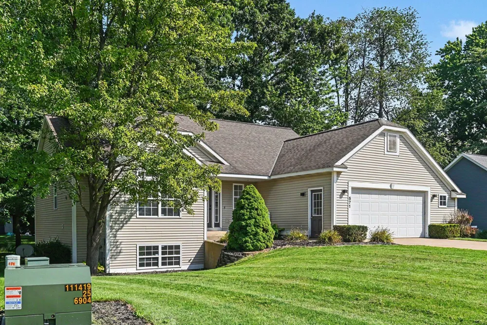 571 Pine Water Way Holland, MI 49424