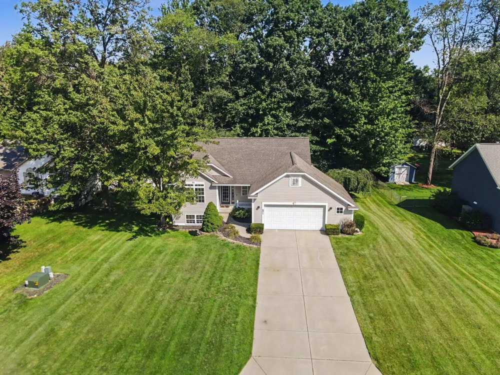 571 Pine Water Way Holland, MI 49424