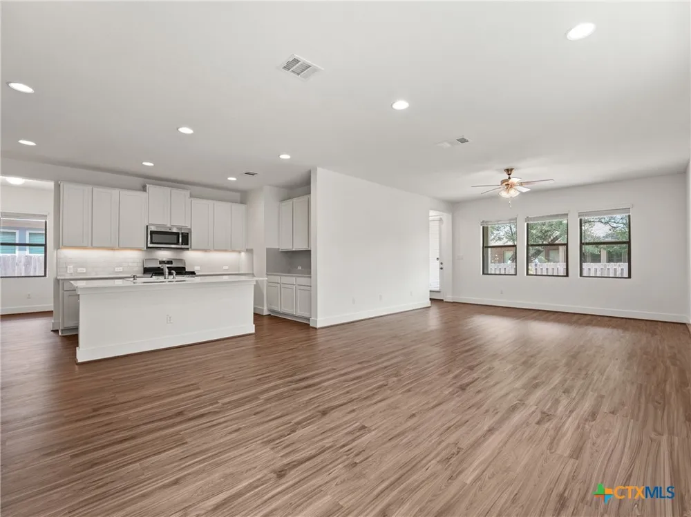 604 Golden Glory Road Leander, TX 78641