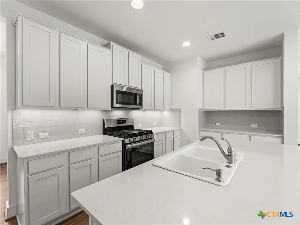 604 Golden Glory Road Leander, TX 78641