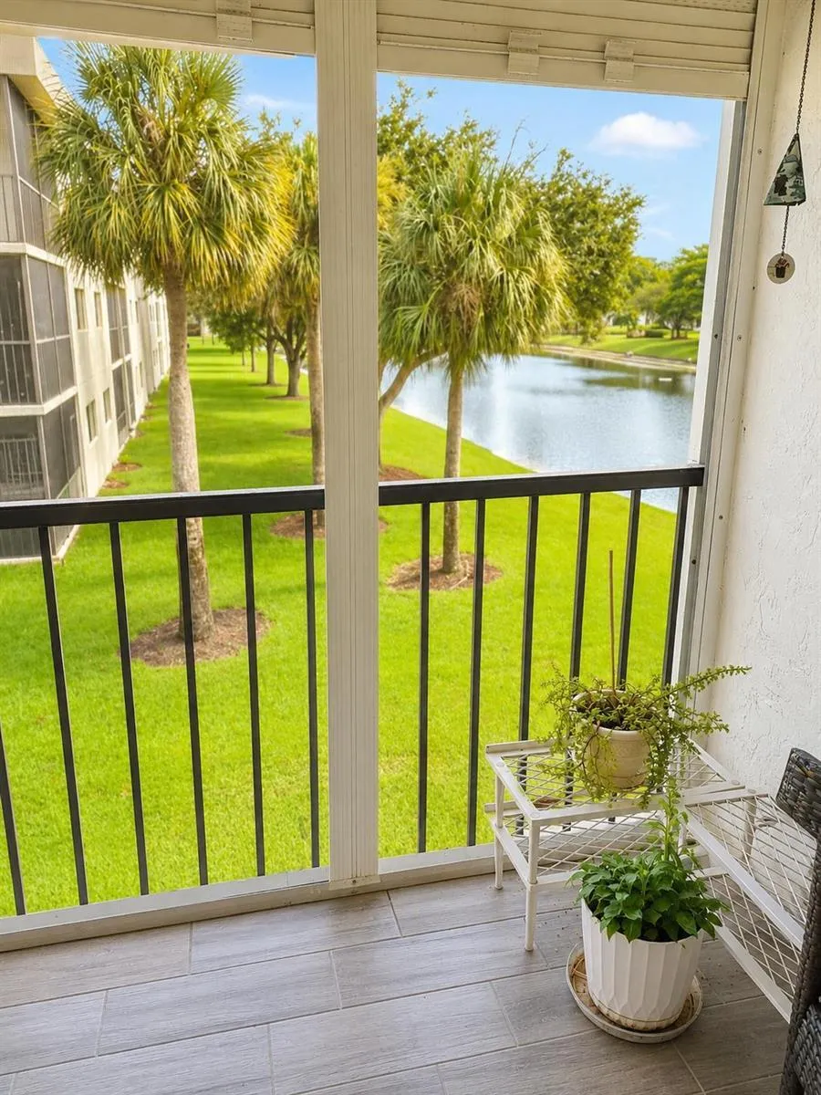 5574 Witney Drive #206 Delray Beach, FL 33484