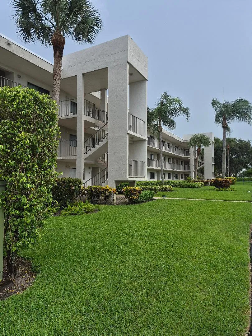 5574 Witney Drive #206 Delray Beach, FL 33484