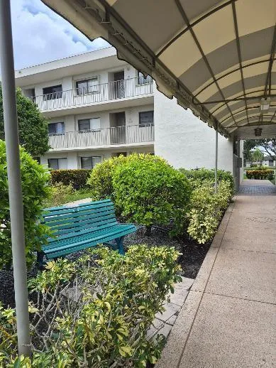 5574 Witney Drive #206 Delray Beach, FL 33484