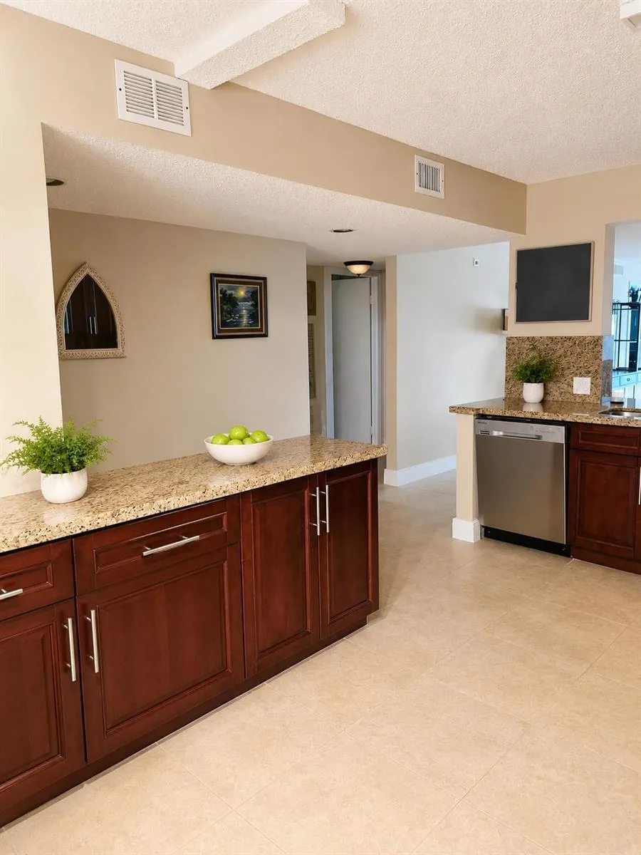 5574 Witney Drive #206 Delray Beach, FL 33484