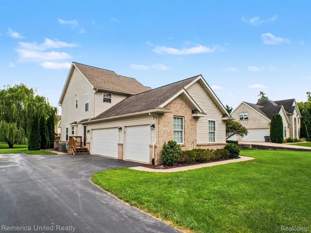 1532 Andover Boulevard Hartland Township, MI 48843