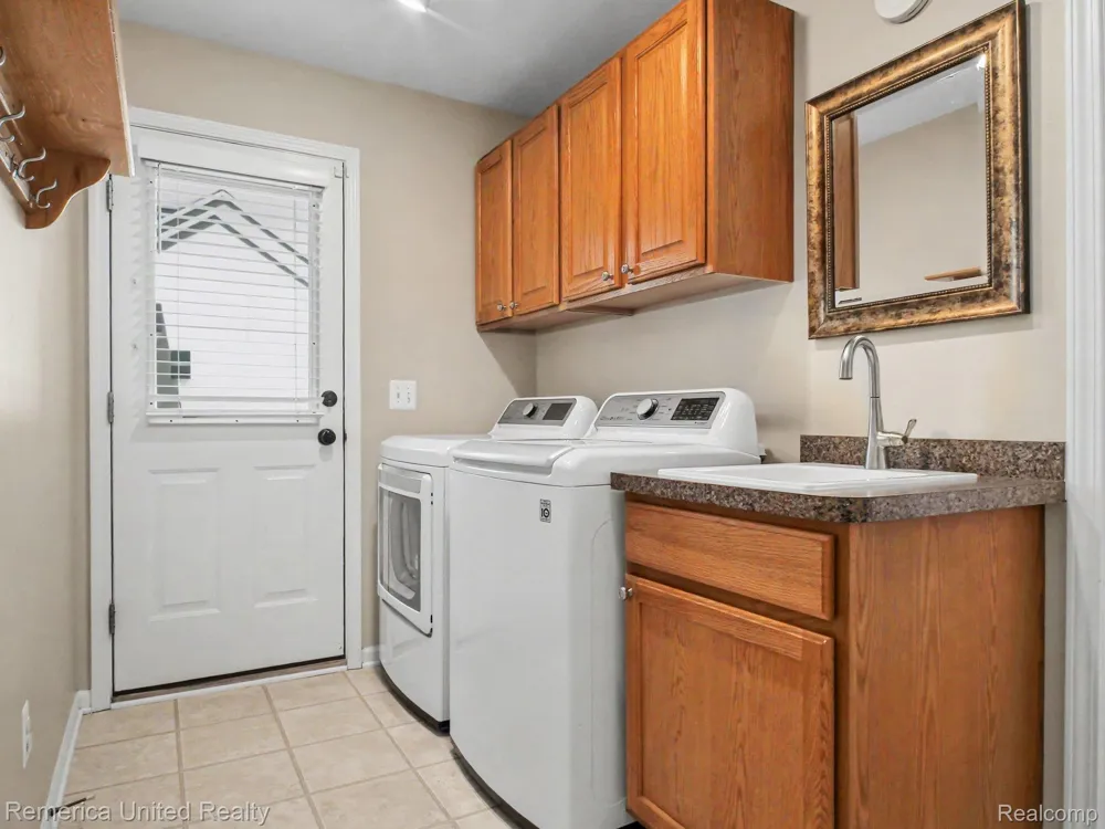 1532 Andover Boulevard Hartland Township, MI 48843