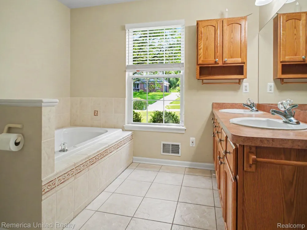 1532 Andover Boulevard Hartland Township, MI 48843