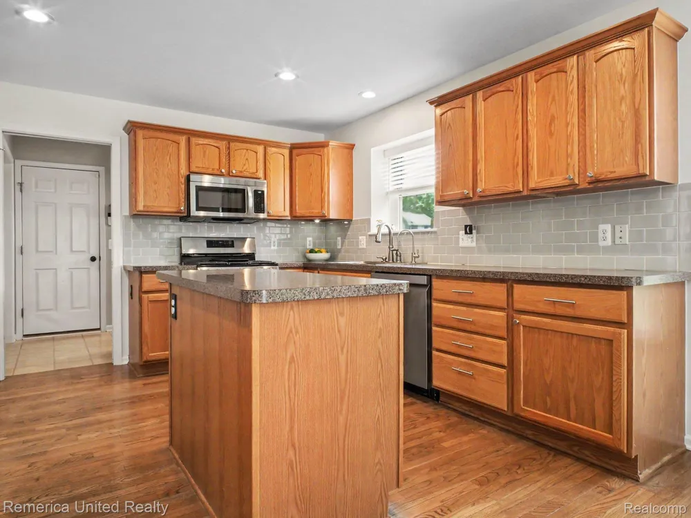 1532 Andover Boulevard Hartland Township, MI 48843