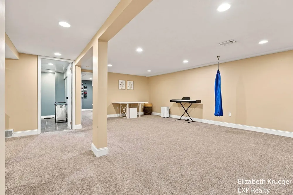 1502 Ridgewood Drive Georgetown Charter Township, MI 49428