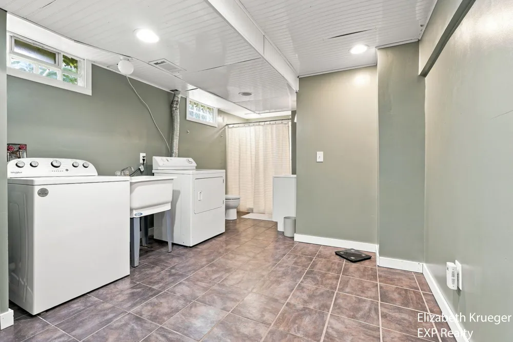 1502 Ridgewood Drive Georgetown Charter Township, MI 49428