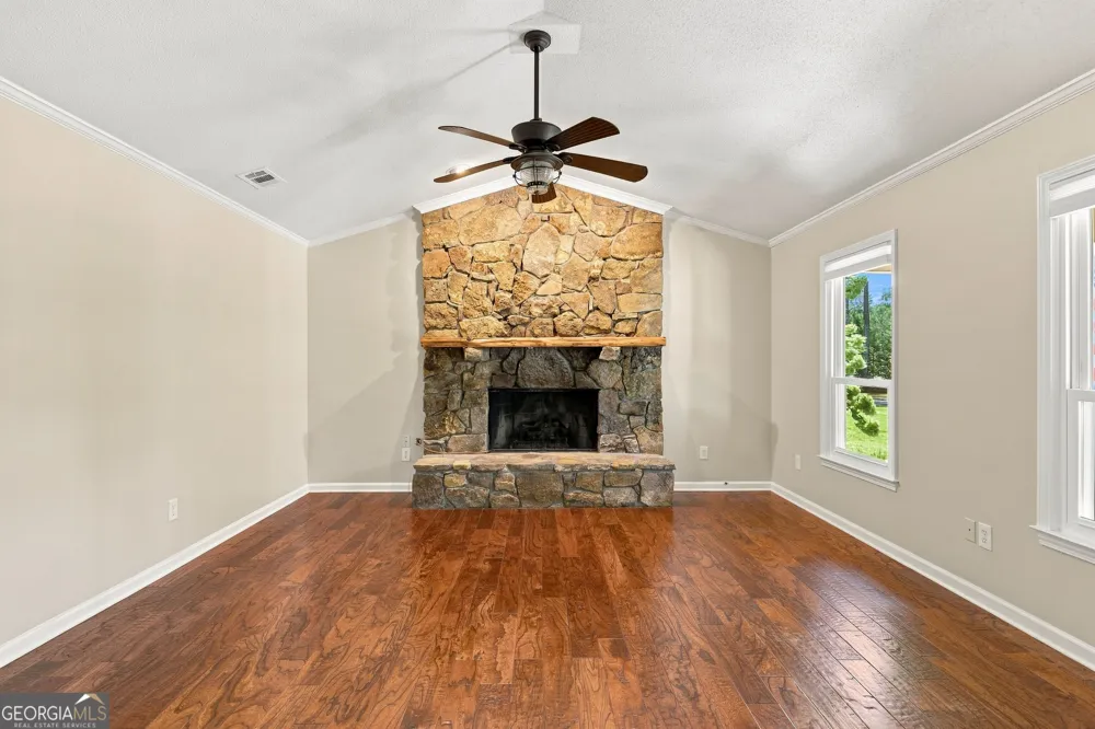 134 Hawkins RD Armuchee, GA 30105