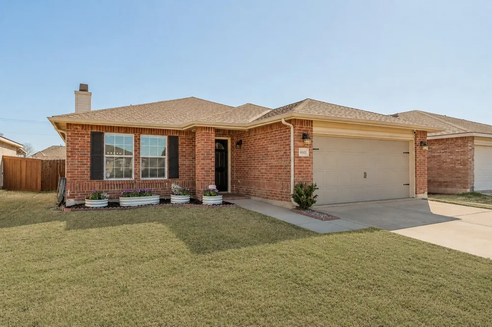 6601 Longleaf Lane Denton, TX 76210