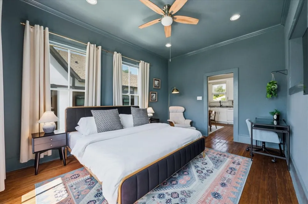 4619 Worth Street Dallas, TX 75246