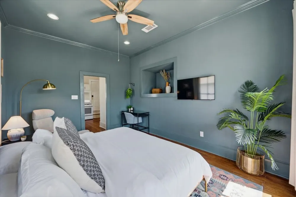 4619 Worth Street Dallas, TX 75246