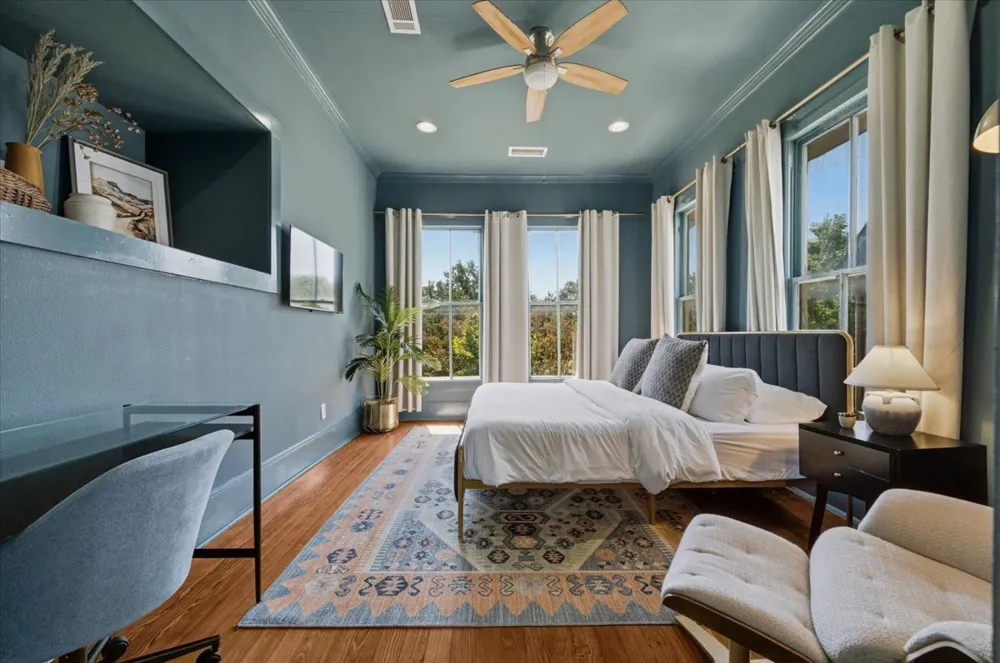 4619 Worth Street Dallas, TX 75246