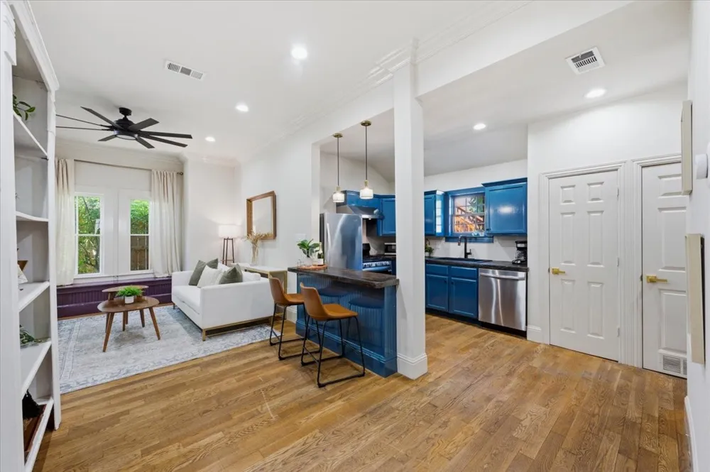 4619 Worth Street Dallas, TX 75246