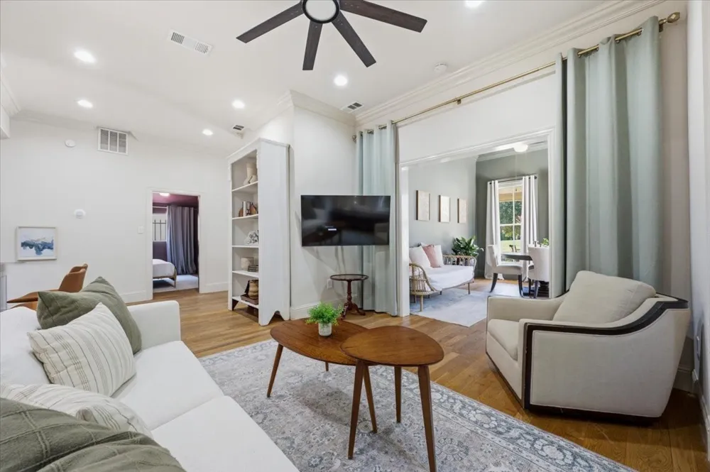 4619 Worth Street Dallas, TX 75246