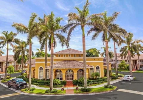 8956 W Flagler St #208