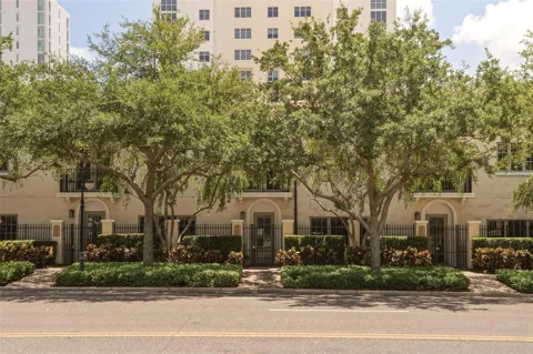 300 BEACH DRIVE NE #309