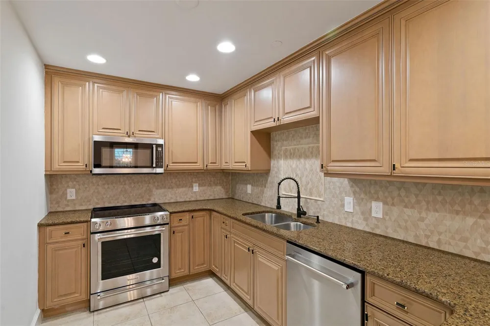 300 BEACH DRIVE NE #309 St Petersburg, FL 33701