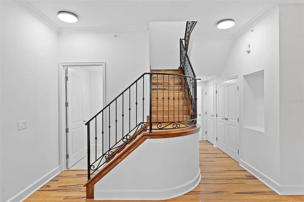 300 BEACH DRIVE NE #309 St Petersburg, FL 33701