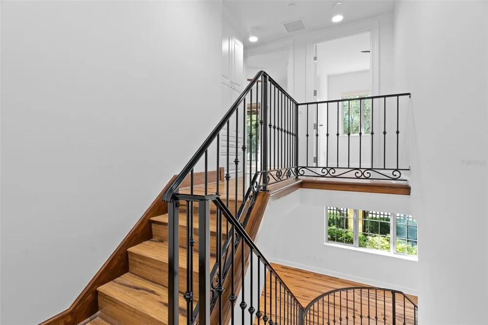 300 BEACH DRIVE NE #309 St Petersburg, FL 33701