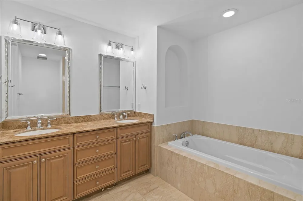 300 BEACH DRIVE NE #309 St Petersburg, FL 33701