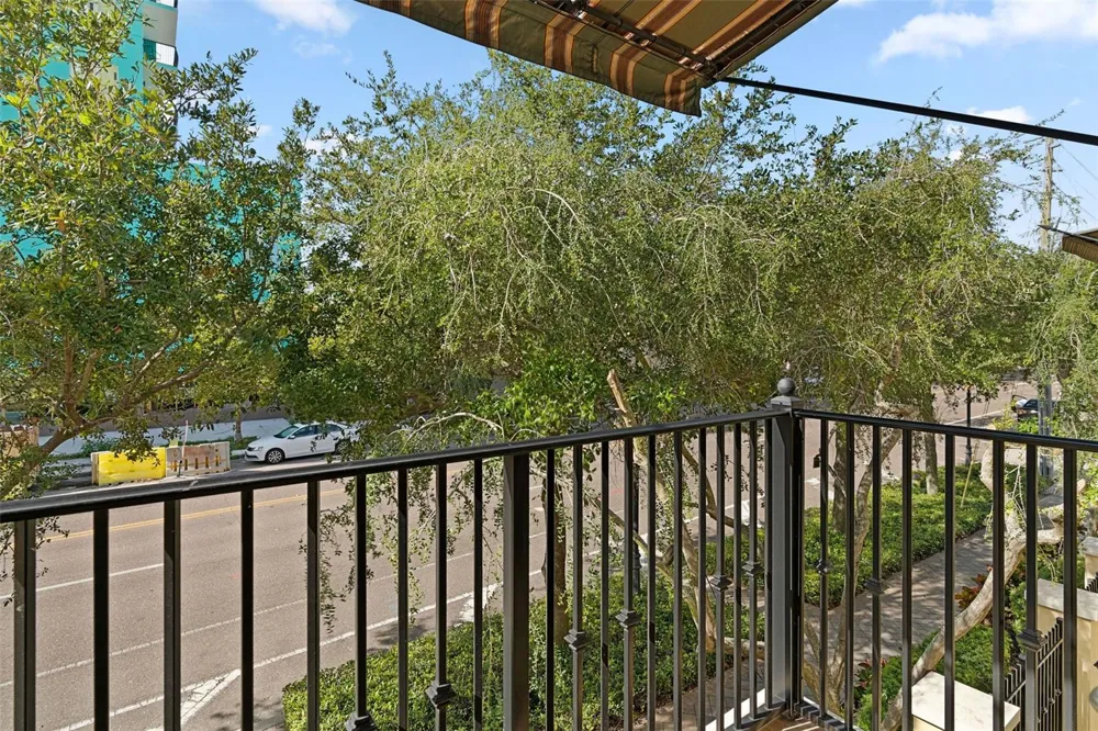 300 BEACH DRIVE NE #309 St Petersburg, FL 33701
