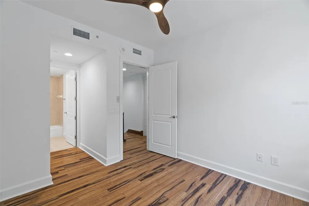 300 BEACH DRIVE NE #309 St Petersburg, FL 33701