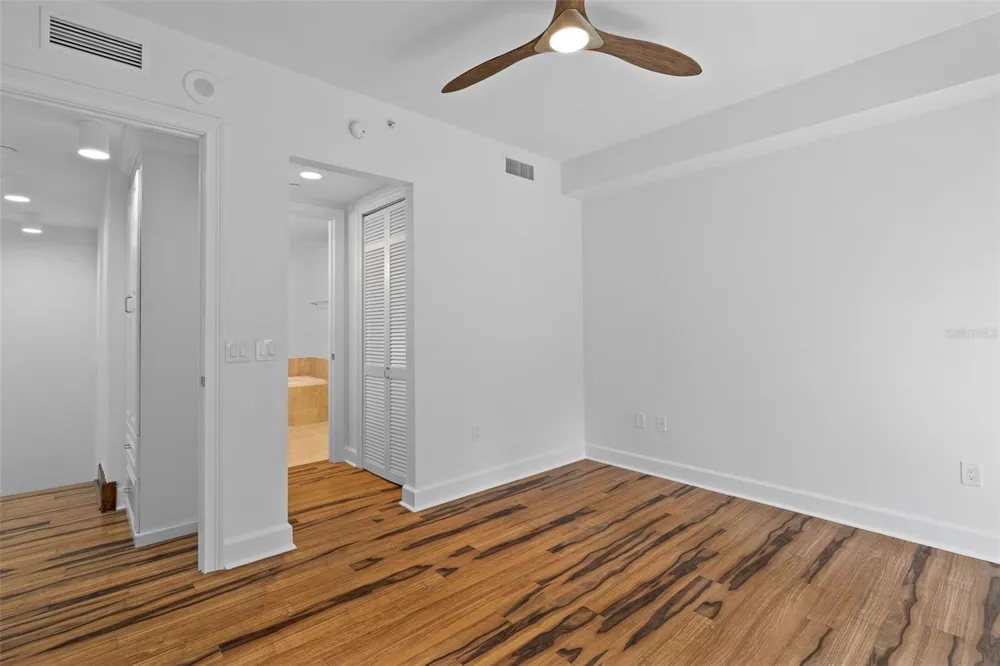 300 BEACH DRIVE NE #309 St Petersburg, FL 33701