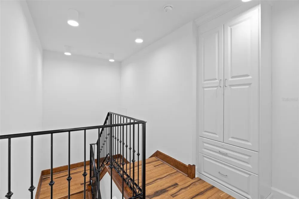 300 BEACH DRIVE NE #309 St Petersburg, FL 33701