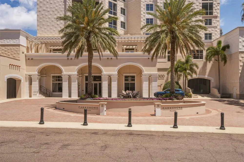 300 BEACH DRIVE NE #309 St Petersburg, FL 33701