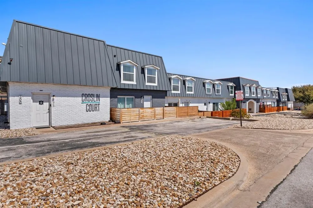 300 E Croslin Street #114 Austin, TX 78752
