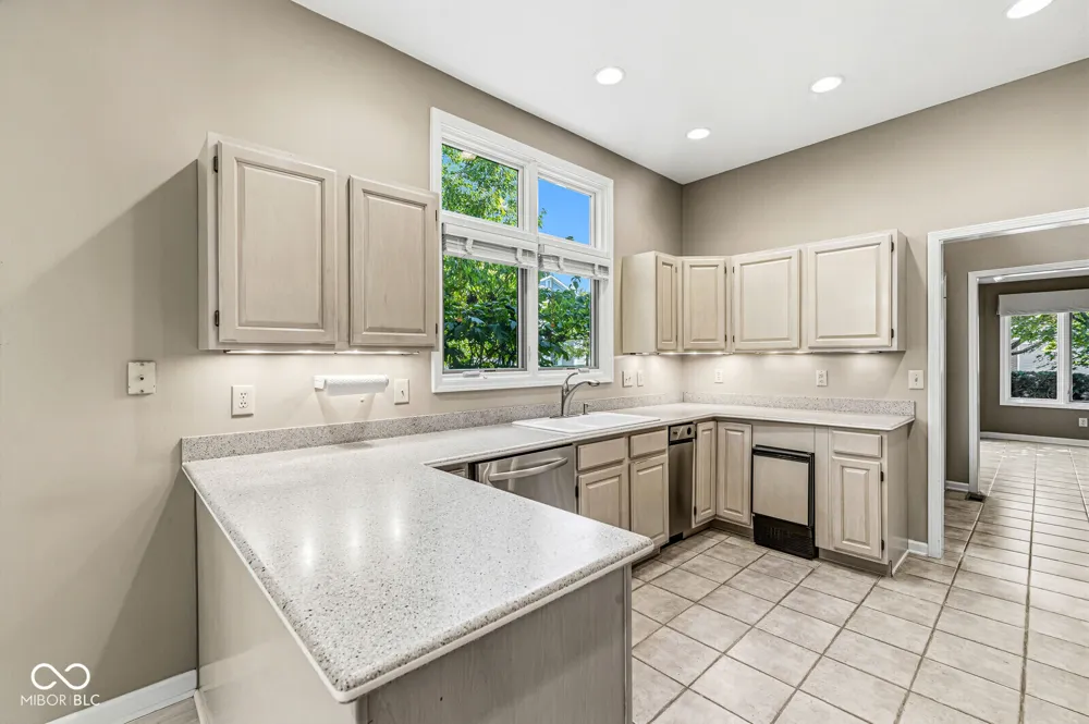 7884 Clearwater Parkway Indianapolis, IN 46240