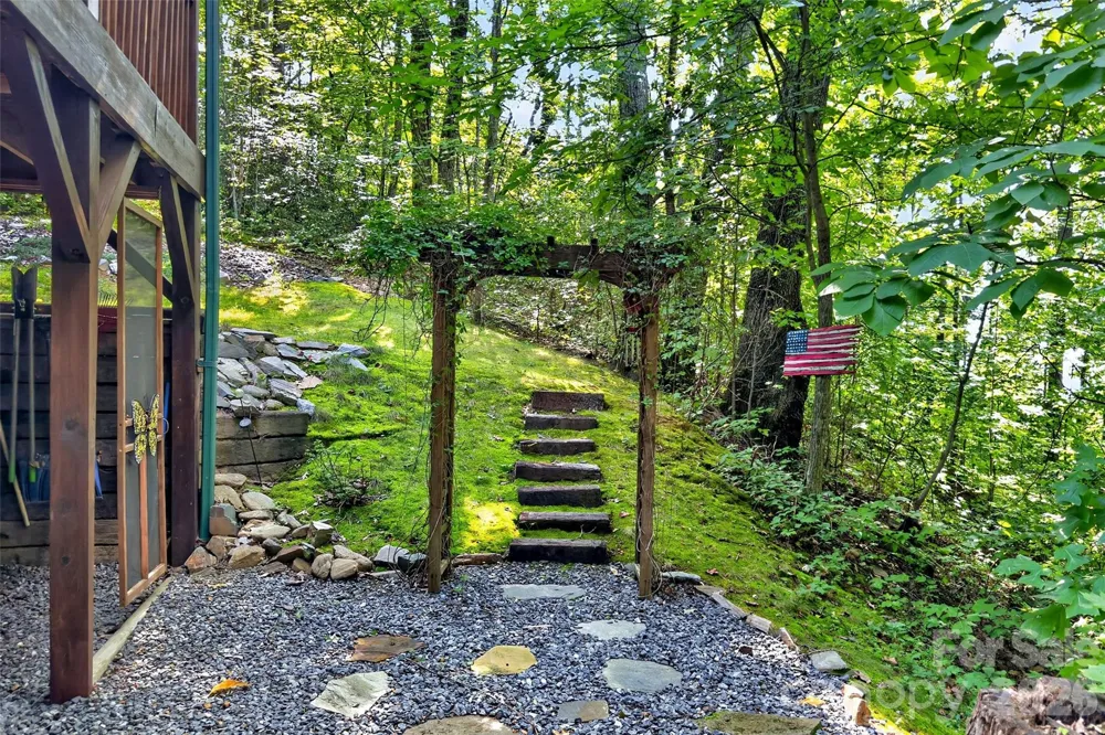 386 Wild Turkey Run Black Mountain, NC 28711
