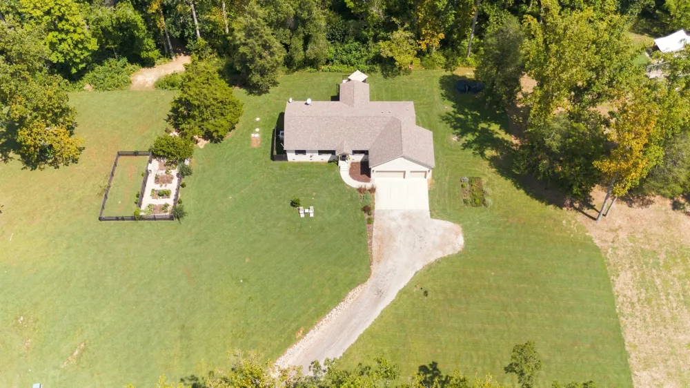 8008 Poplar Ridge Ln Primm Springs, TN 38476