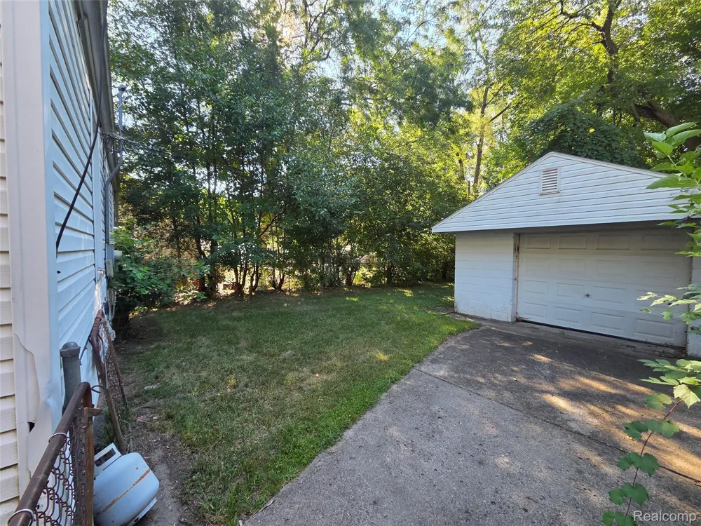 22521 Pembroke Avenue Detroit City, MI 48219