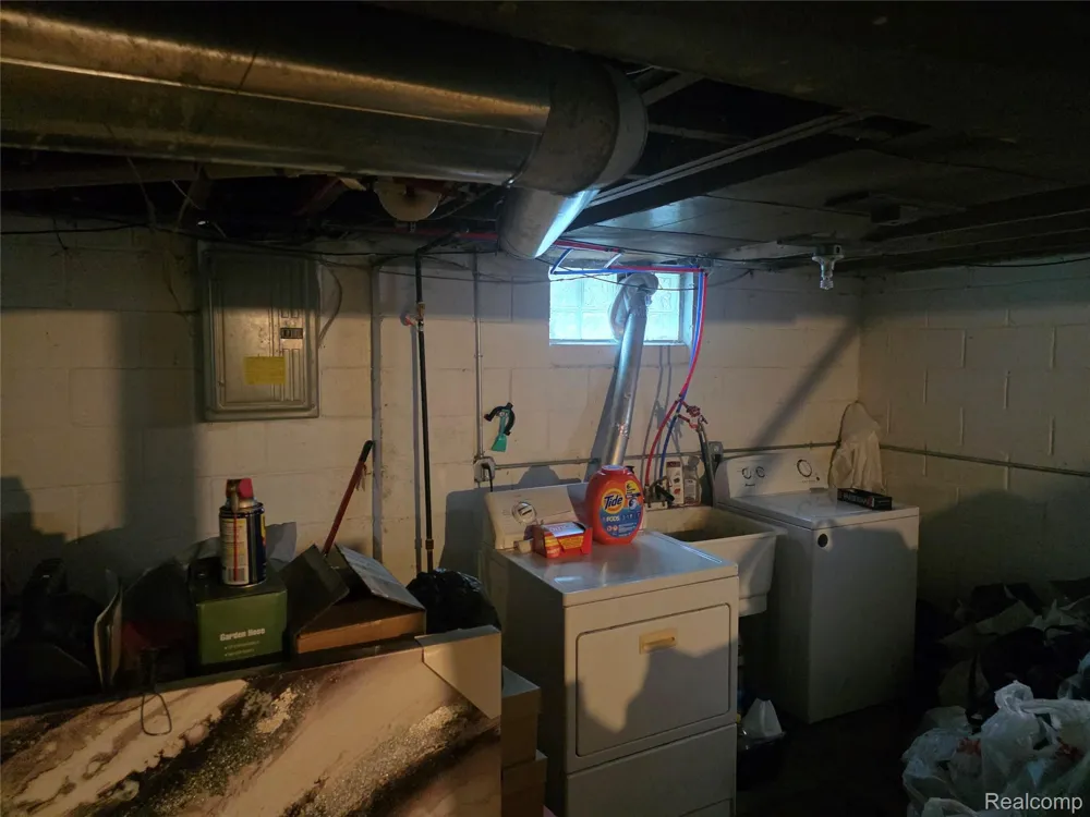 22521 Pembroke Avenue Detroit City, MI 48219