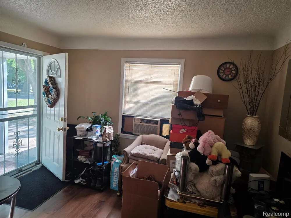 22521 Pembroke Avenue Detroit City, MI 48219