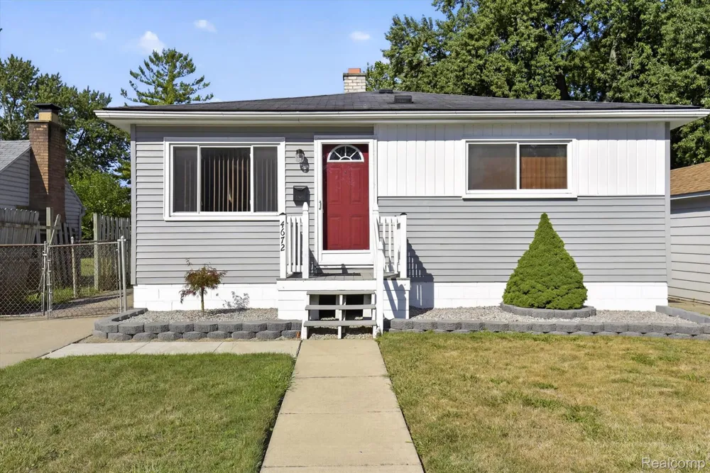 4672 Edgewood Street Dearborn Heights City, MI 48125
