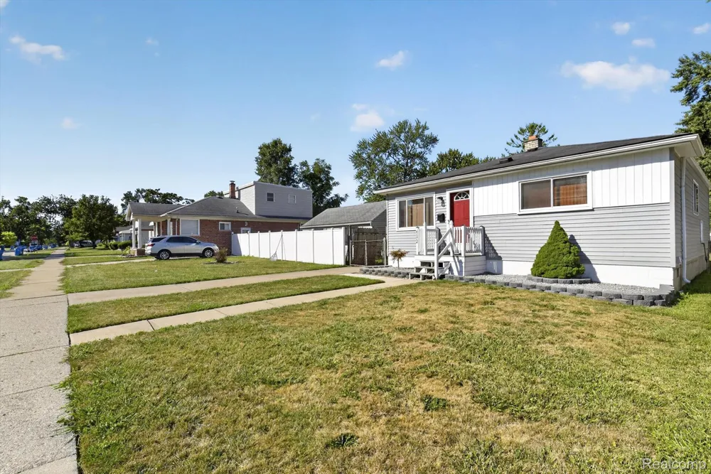 4672 Edgewood Street Dearborn Heights City, MI 48125