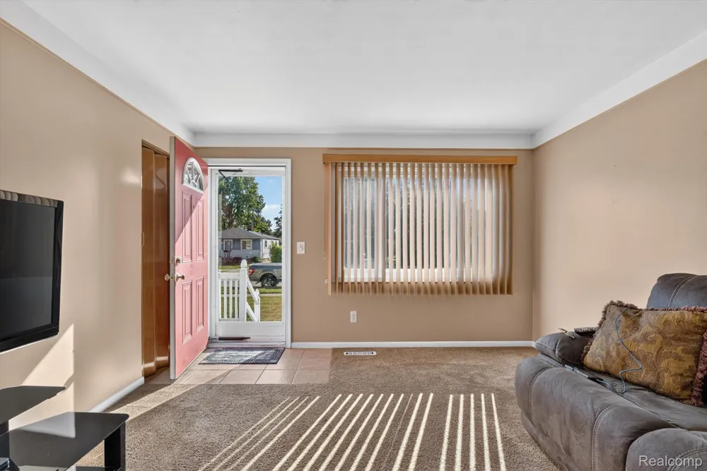 4672 Edgewood Street Dearborn Heights City, MI 48125