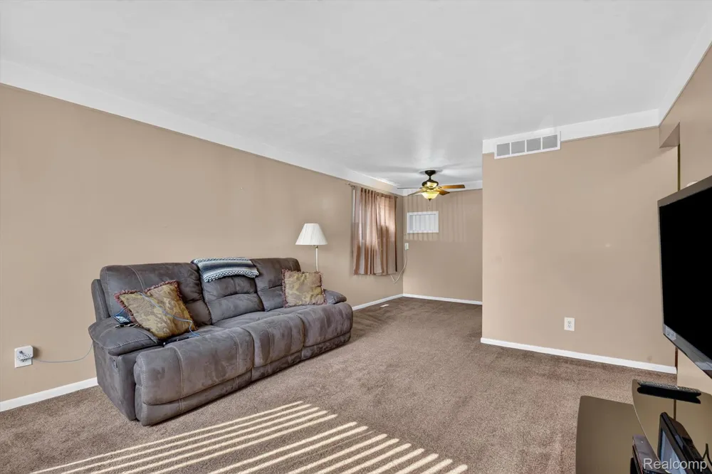 4672 Edgewood Street Dearborn Heights City, MI 48125