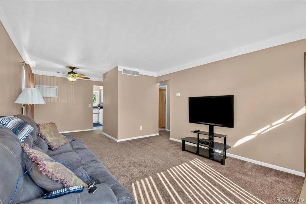 4672 Edgewood Street Dearborn Heights City, MI 48125