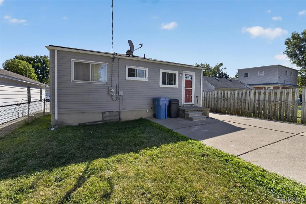 4672 Edgewood Street Dearborn Heights City, MI 48125