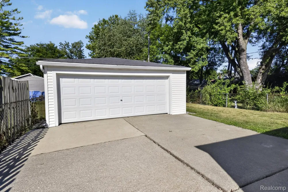 4672 Edgewood Street Dearborn Heights City, MI 48125