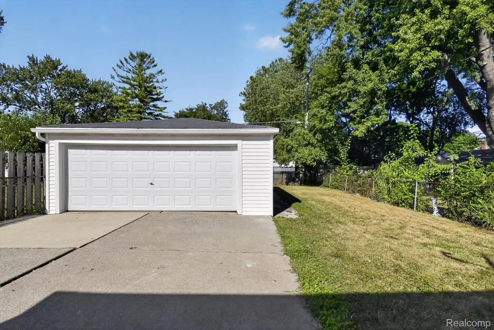4672 Edgewood Street Dearborn Heights City, MI 48125