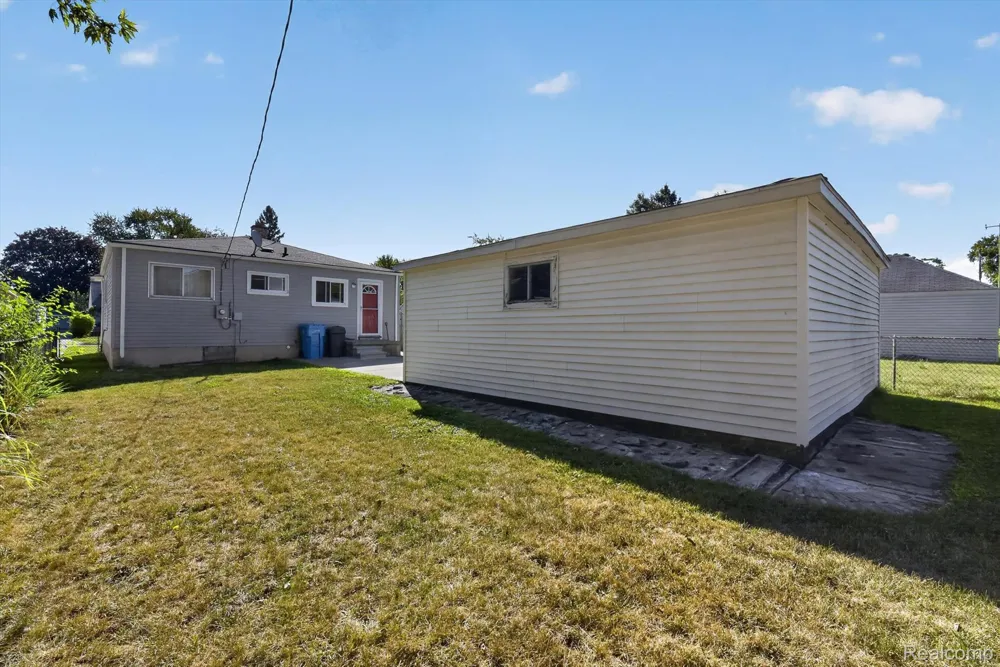 4672 Edgewood Street Dearborn Heights City, MI 48125