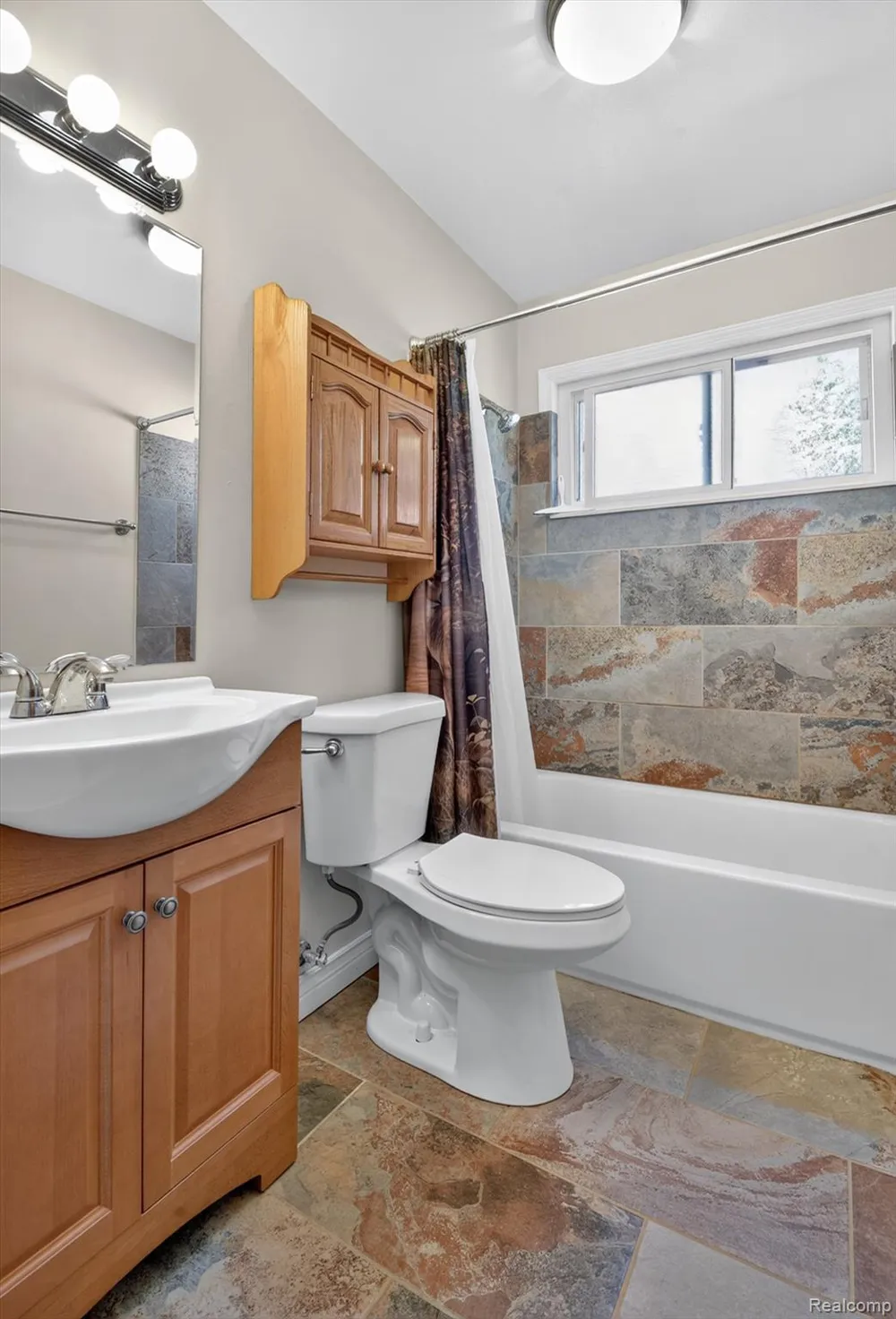 4672 Edgewood Street Dearborn Heights City, MI 48125