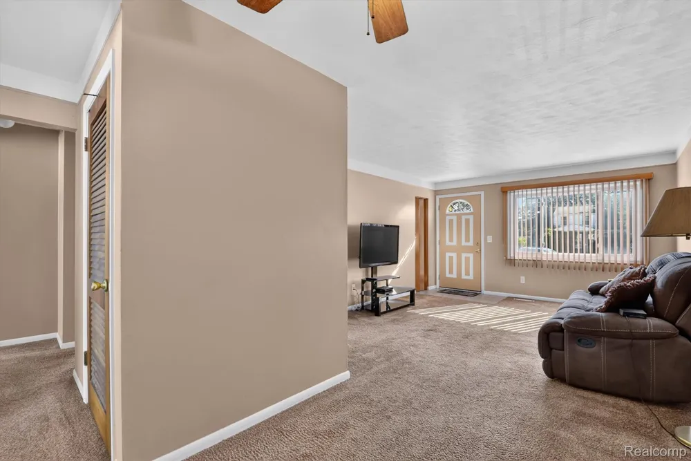 4672 Edgewood Street Dearborn Heights City, MI 48125